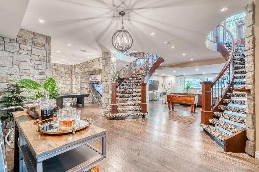 French Chateau W/Swim Spa & Theatre: 11,700 Sqft Calgary Exterior photo