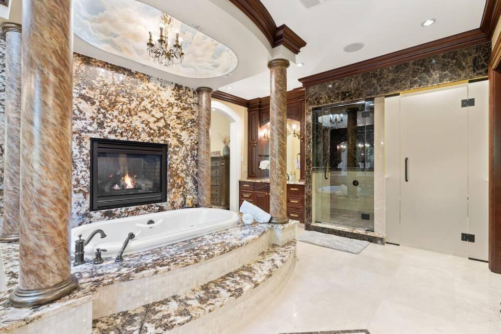 French Chateau W/Swim Spa & Theatre: 11,700 Sqft Calgary Exterior photo