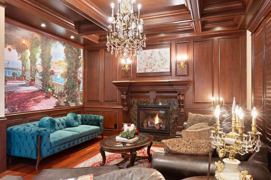 French Chateau W/Swim Spa & Theatre: 11,700 Sqft Calgary Exterior photo