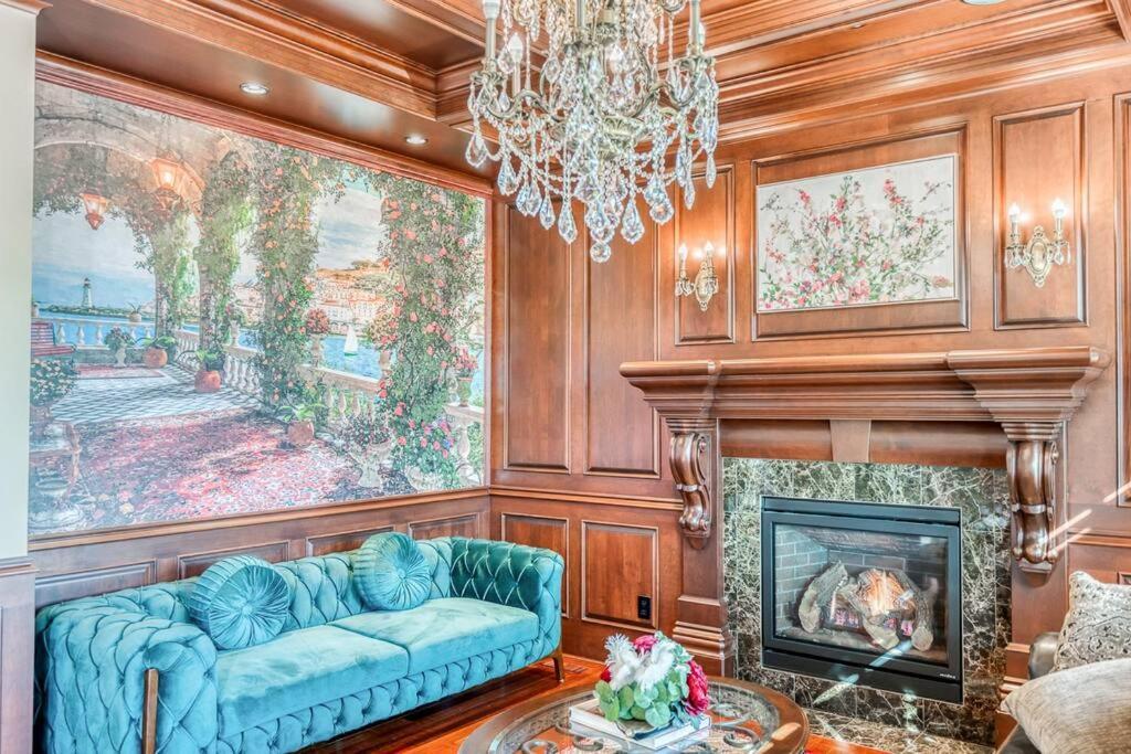French Chateau W/Swim Spa & Theatre: 11,700 Sqft Calgary Exterior photo