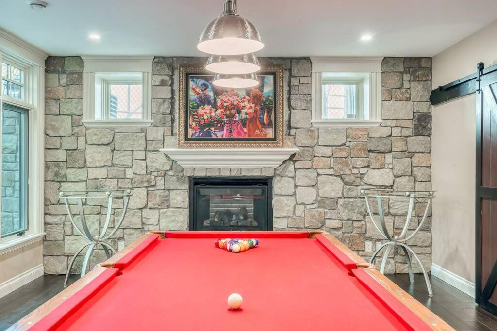 French Chateau W/Swim Spa & Theatre: 11,700 Sqft Calgary Exterior photo